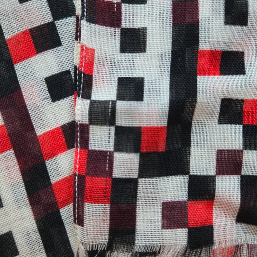 100% wool scarf geometric pattern - Picture 8 of 8